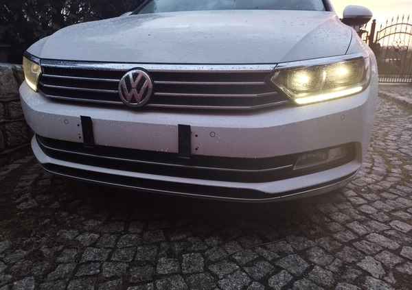 Volkswagen Passat cena 56000 przebieg: 247000, rok produkcji 2016 z Michałowo małe 137